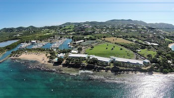 Tamarind Reef Resort Spa & Marina