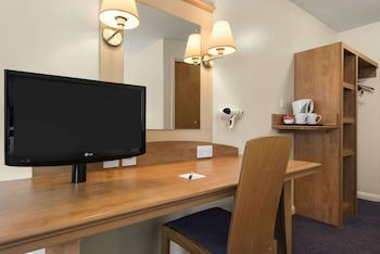 Days Inn By Wyndham Cannock Norton Canes M6 Toll