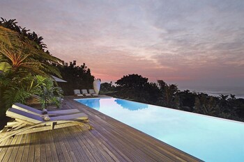 Days At Sea Beach Lodge