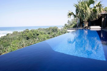 Days At Sea Beach Lodge