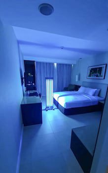 The B Hotel