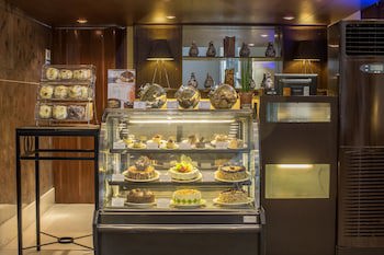 The B Hotel
