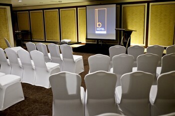 The B Hotel