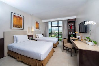 The B Hotel