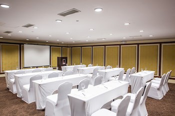 The B Hotel