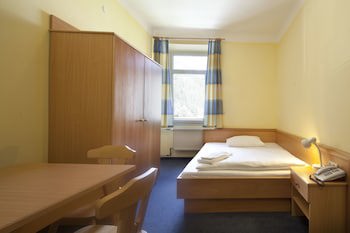 Euro Youth Hotel & Krone