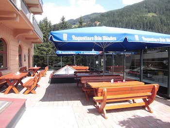 Euro Youth Hotel & Krone
