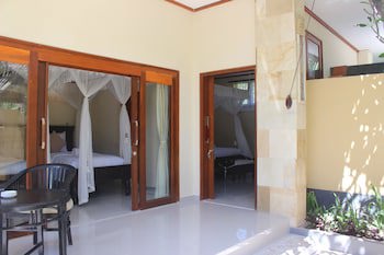 Arya Amed Beach Resort And Dive Center