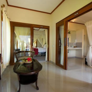 Arya Amed Beach Resort And Dive Center
