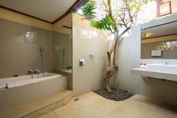 Arya Amed Beach Resort And Dive Center