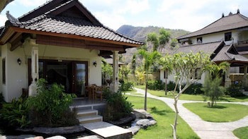 Arya Amed Beach Resort And Dive Center