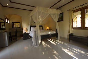 Arya Amed Beach Resort And Dive Center