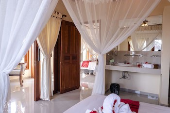 Arya Amed Beach Resort And Dive Center