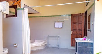 Arya Amed Beach Resort And Dive Center