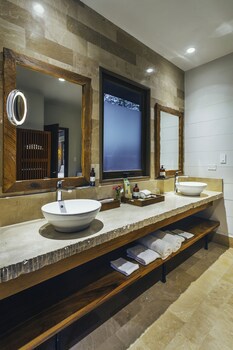 El Silencio Lodge And Spa