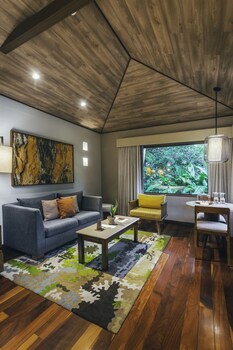 El Silencio Lodge And Spa