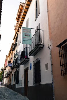 Golondrinas De La Alhambra