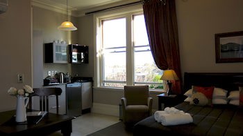 Merivale Manor