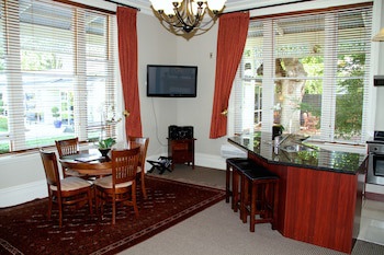 Merivale Manor