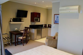 Merivale Manor