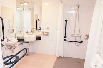 Holiday Inn Express London Heathrow T5, An Ihg Hotel