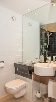 Holiday Inn Express London Heathrow T5, An Ihg Hotel