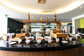 Holiday Inn Express London Heathrow T5, An Ihg Hotel