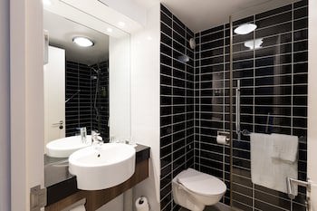 Holiday Inn Express London Heathrow T5, An Ihg Hotel