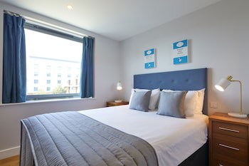 Hq Aparthotel Farnborough