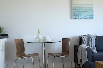 Hq Aparthotel Farnborough