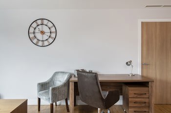 Hq Aparthotel Farnborough