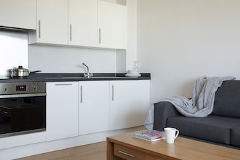 Hq Aparthotel Farnborough