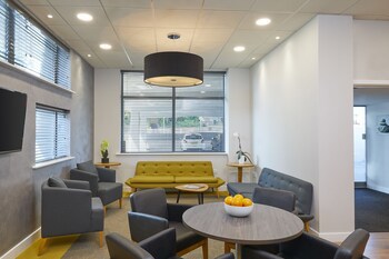 Hq Aparthotel Farnborough