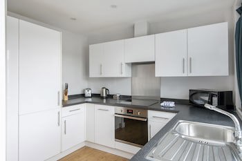 Hq Aparthotel Farnborough