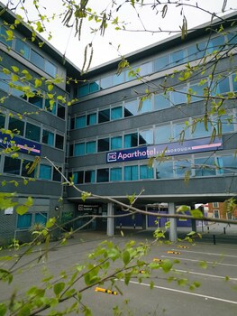 Hq Aparthotel Farnborough