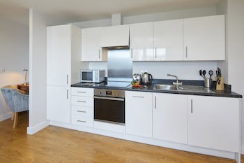 Hq Aparthotel Farnborough