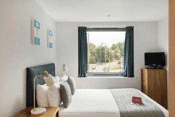 Hq Aparthotel Farnborough