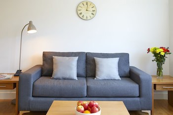 Hq Aparthotel Farnborough