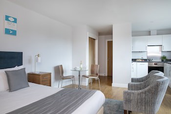 Hq Aparthotel Farnborough
