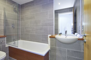 Hq Aparthotel Farnborough
