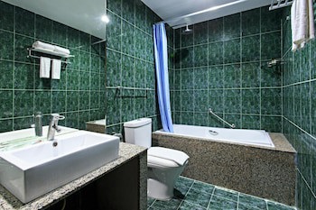 The Orchard Cebu Hotel & Suites