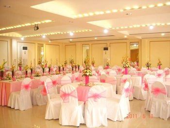 The Orchard Cebu Hotel & Suites