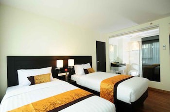 Boss Suites Nana Hotel