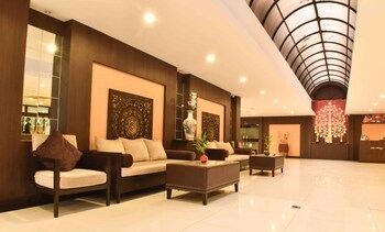 Boss Suites Nana Hotel