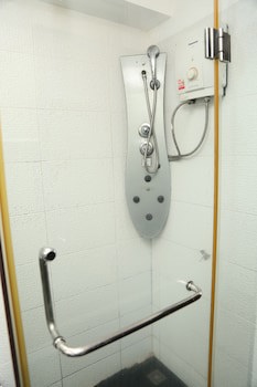 Boss Suites Nana Hotel