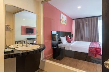 Boss Suites Nana Hotel