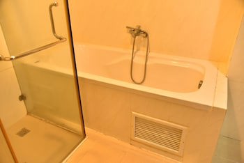 Boss Suites Nana Hotel