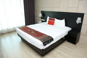 Boss Suites Nana Hotel