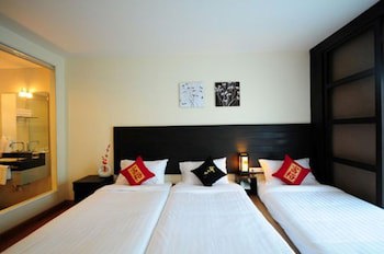 Boss Suites Nana Hotel