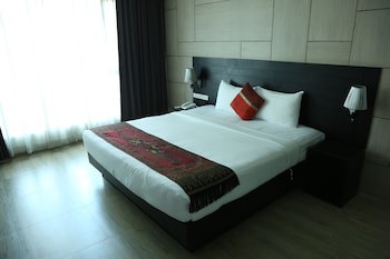 Boss Suites Nana Hotel